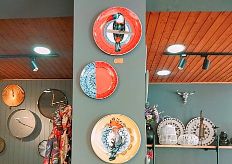 Imagen secundaria 1 - A street display, birds are typical for Dutch design, a cutting board for tapas.