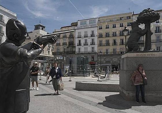 The statue in Puerta del Sol.