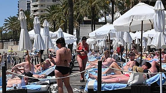 Malaga Airport breaks record for highest April temperature for second time this month