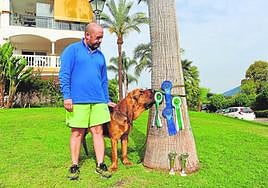 Santiago Díaz with his best friend Pluto, at La Dama de Noche in Marbella.