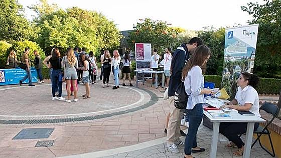 Junta pledges to continue financial help for Erasmus students from Andalucía in the UK