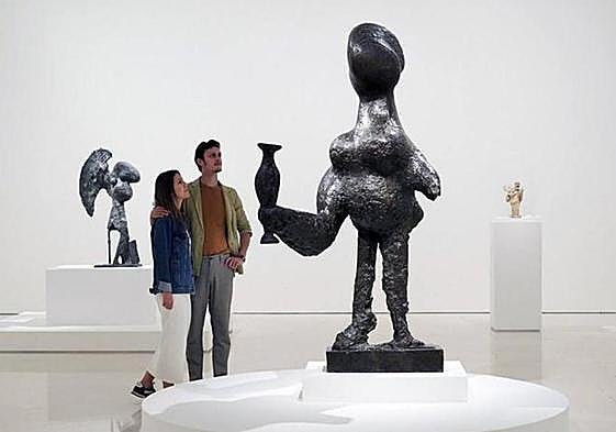 Visitors at the exhibition; Picasso sculptor. Matter and body