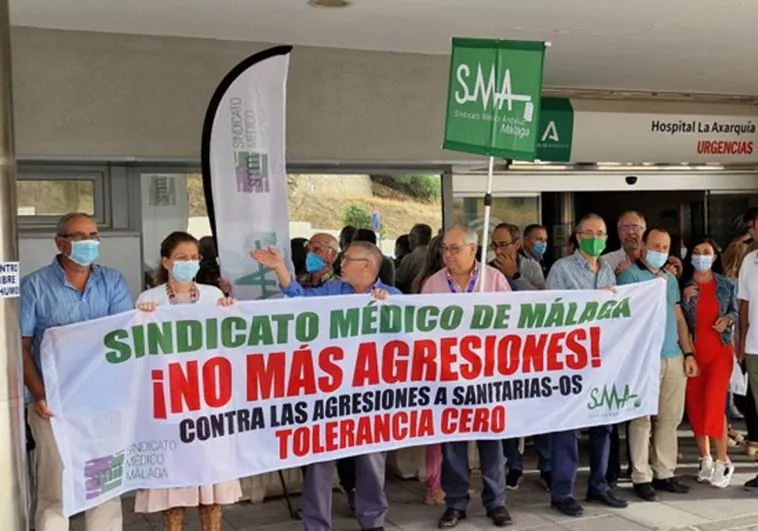 Healthcare staff protesting outside the Axarquía hospital in October 2022 following an increase in threats and verbal abuse.