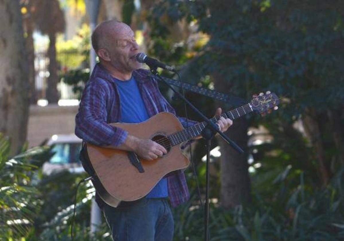 Peter Edgerton in concert.