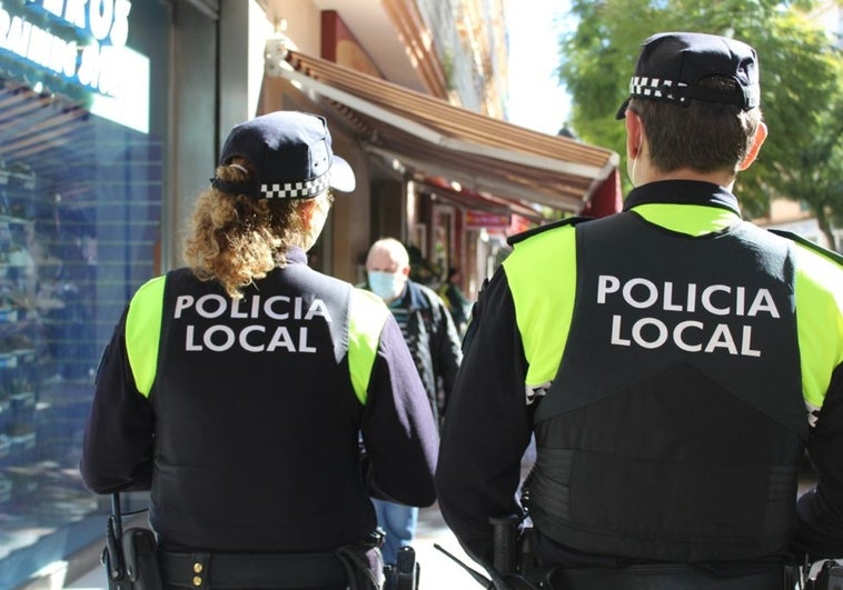 Benalmádena police recover stolen street cat shelter from Torremolinos pet shop