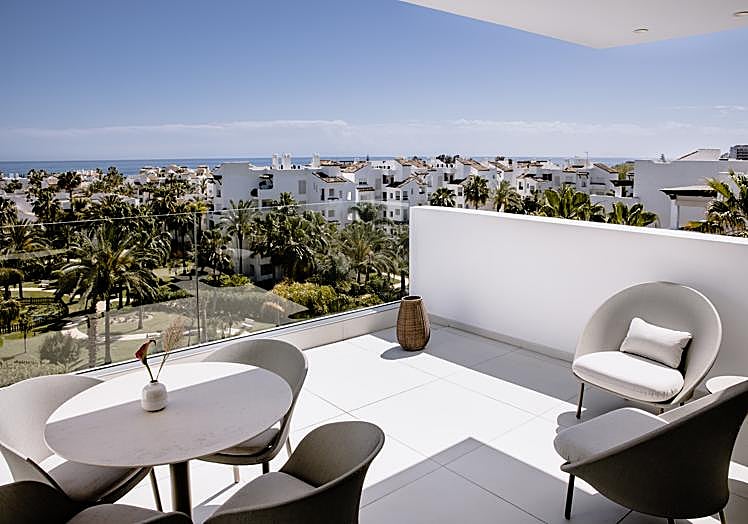 Imagen principal - Estepona's first senior living project officially opens