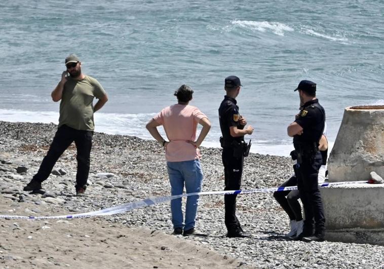 Bomb squad called in after archaeologists unearth explosive device on a beach in Marbella