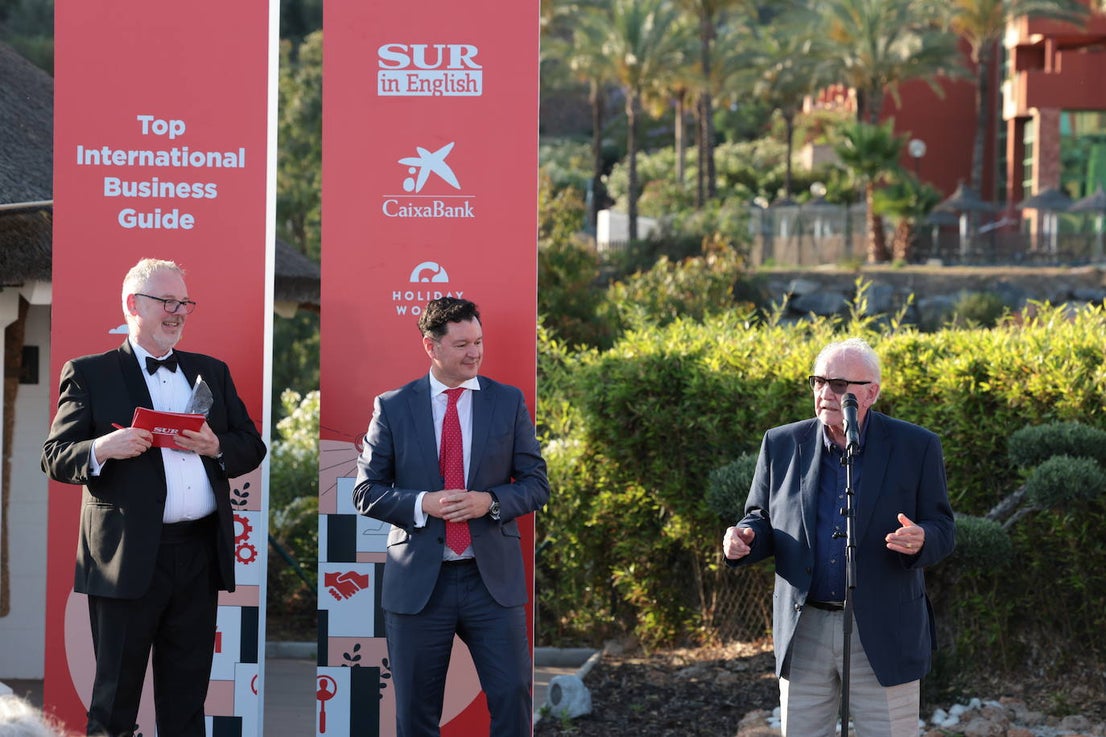 SUR in English celebrates international business