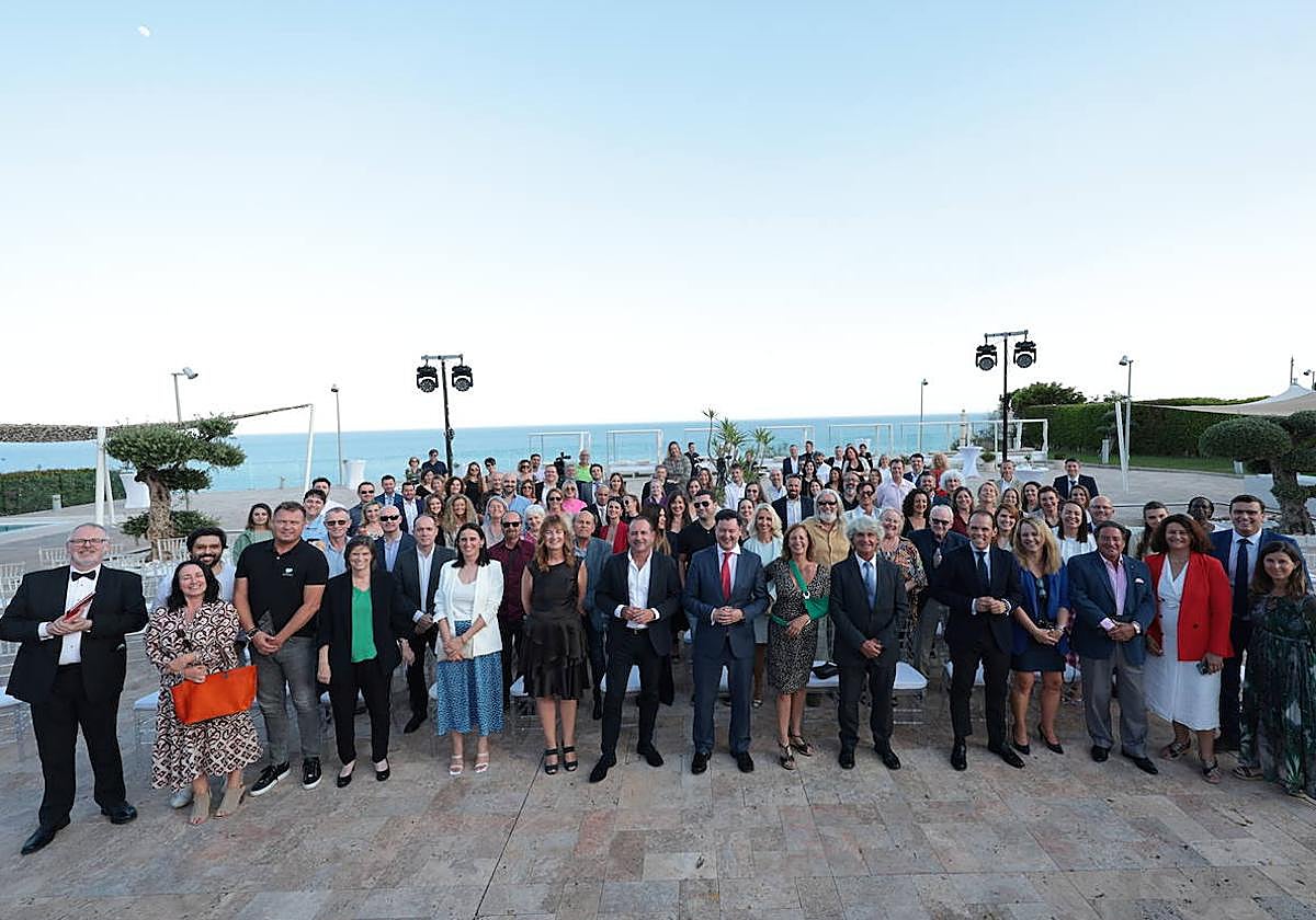 SUR in English launches Top International Business Guide with awards ceremony