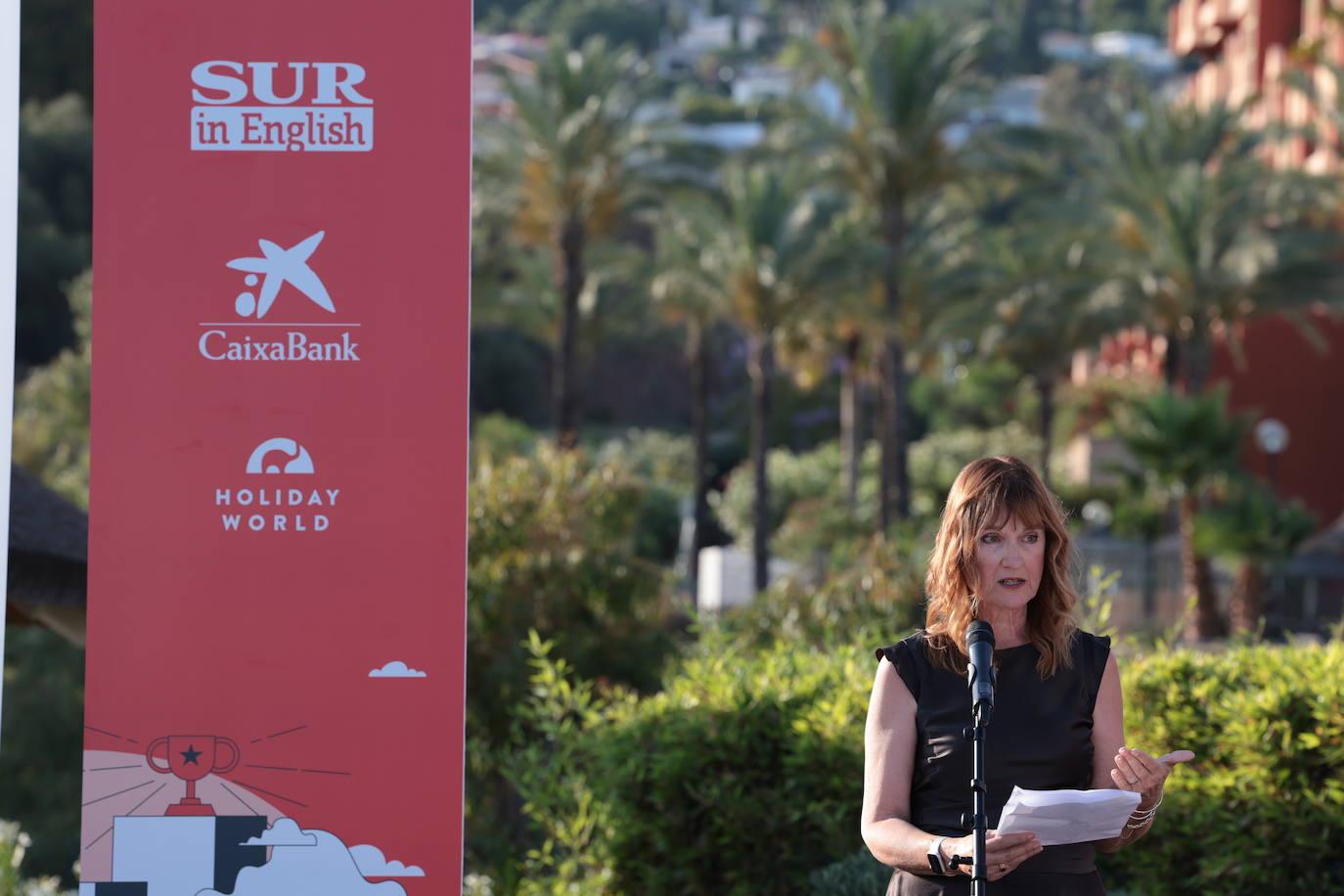 SUR in English celebrates international business