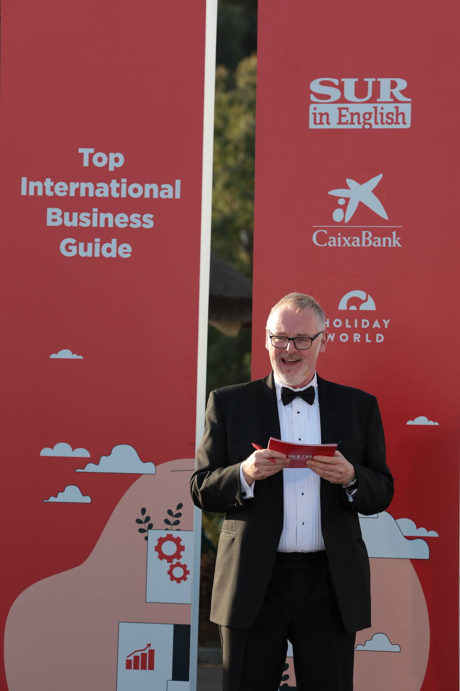 SUR in English celebrates international business