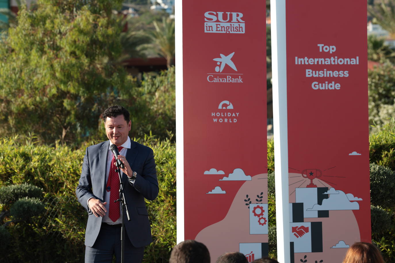 SUR in English celebrates international business