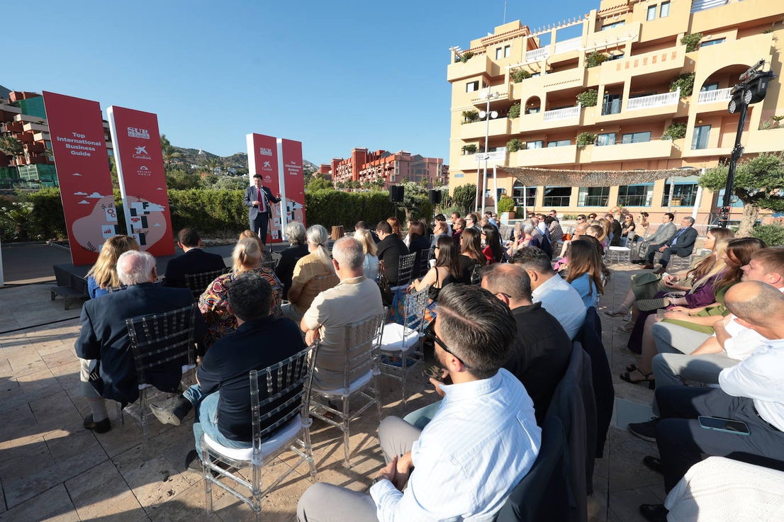 SUR in English celebrates international business