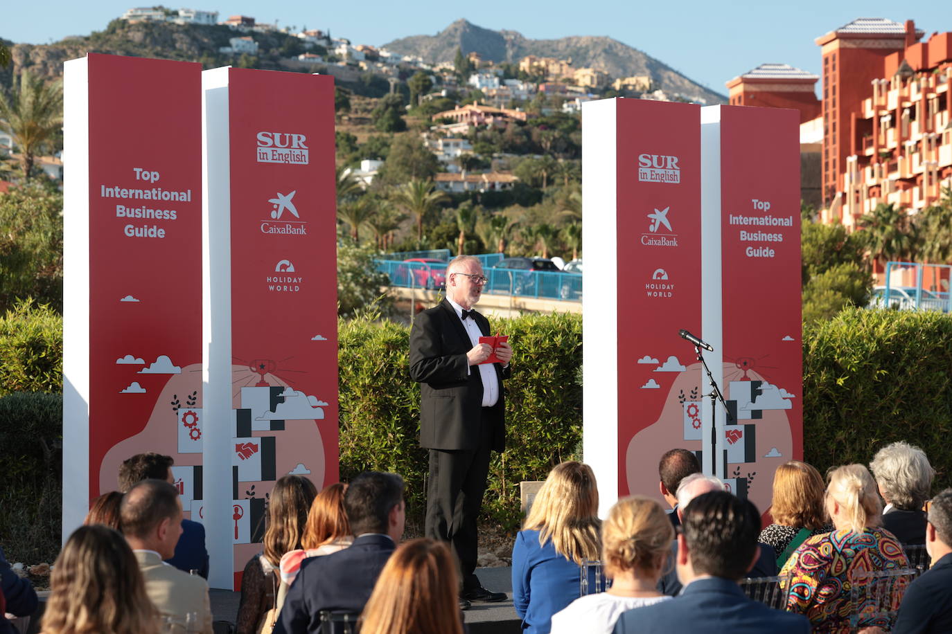 SUR in English celebrates international business