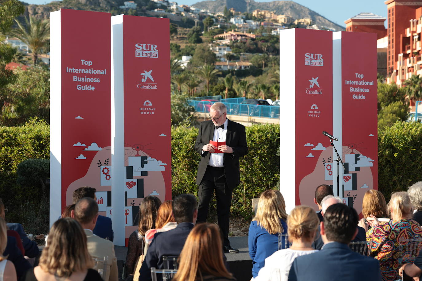 SUR in English celebrates international business