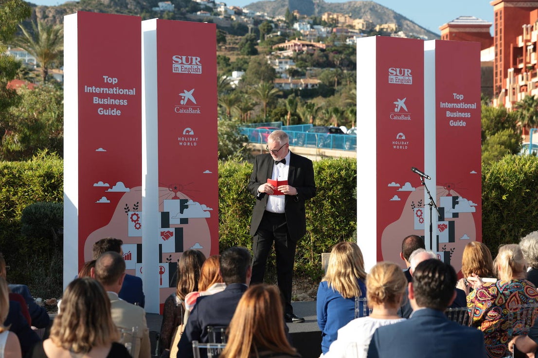 SUR in English celebrates international business