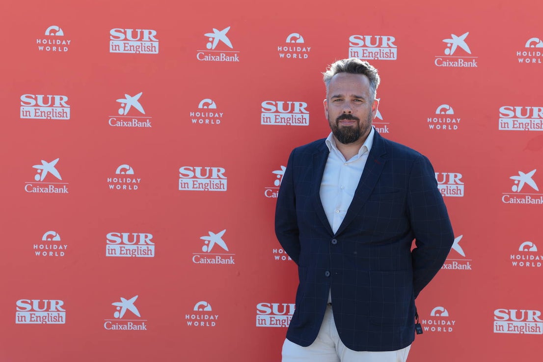 SUR in English celebrates international business