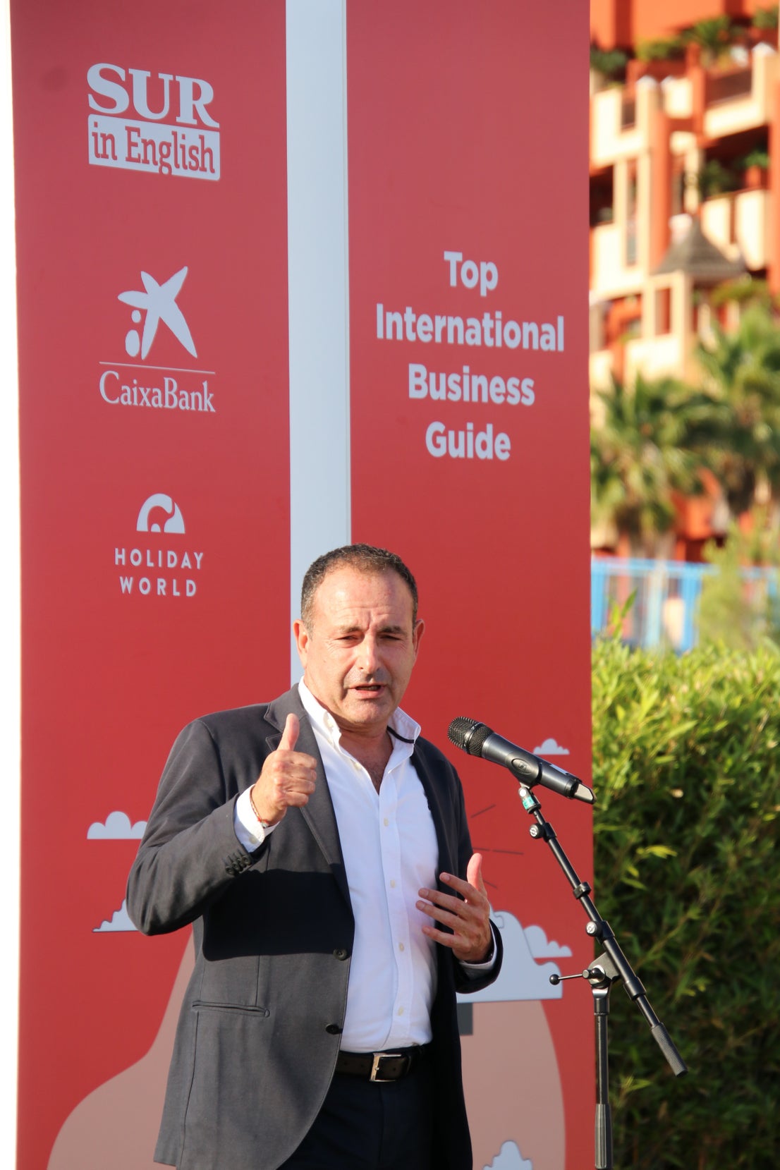 SUR in English celebrates international business