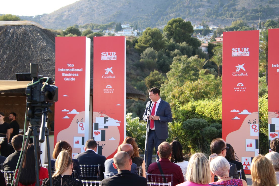 SUR in English celebrates international business