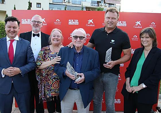 Award winners alongside some of the SUR in English team and Gerard Cuatero from Caixabank.