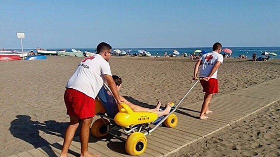 Enjoy the beach assisted bathing service available on Rincón de la Victoria beach