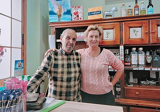 Emilio and Eva, in their Swedish shop in Nerja.