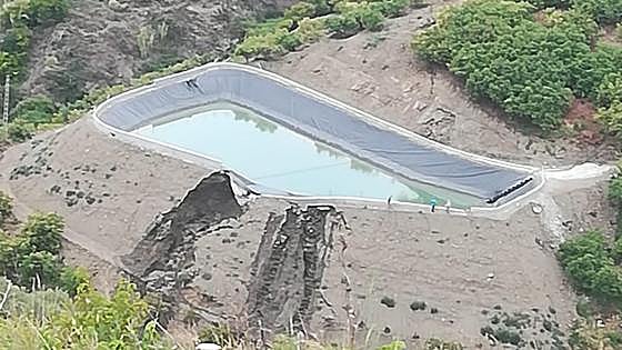Thousands of litres of water discharged into Axarquía river after unlicensed irrigation reservoir ruptures