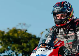 Spanish motorcycle racer Raül Torras Martínez died after crashing on the Isle of Man circuit on Tuesday.