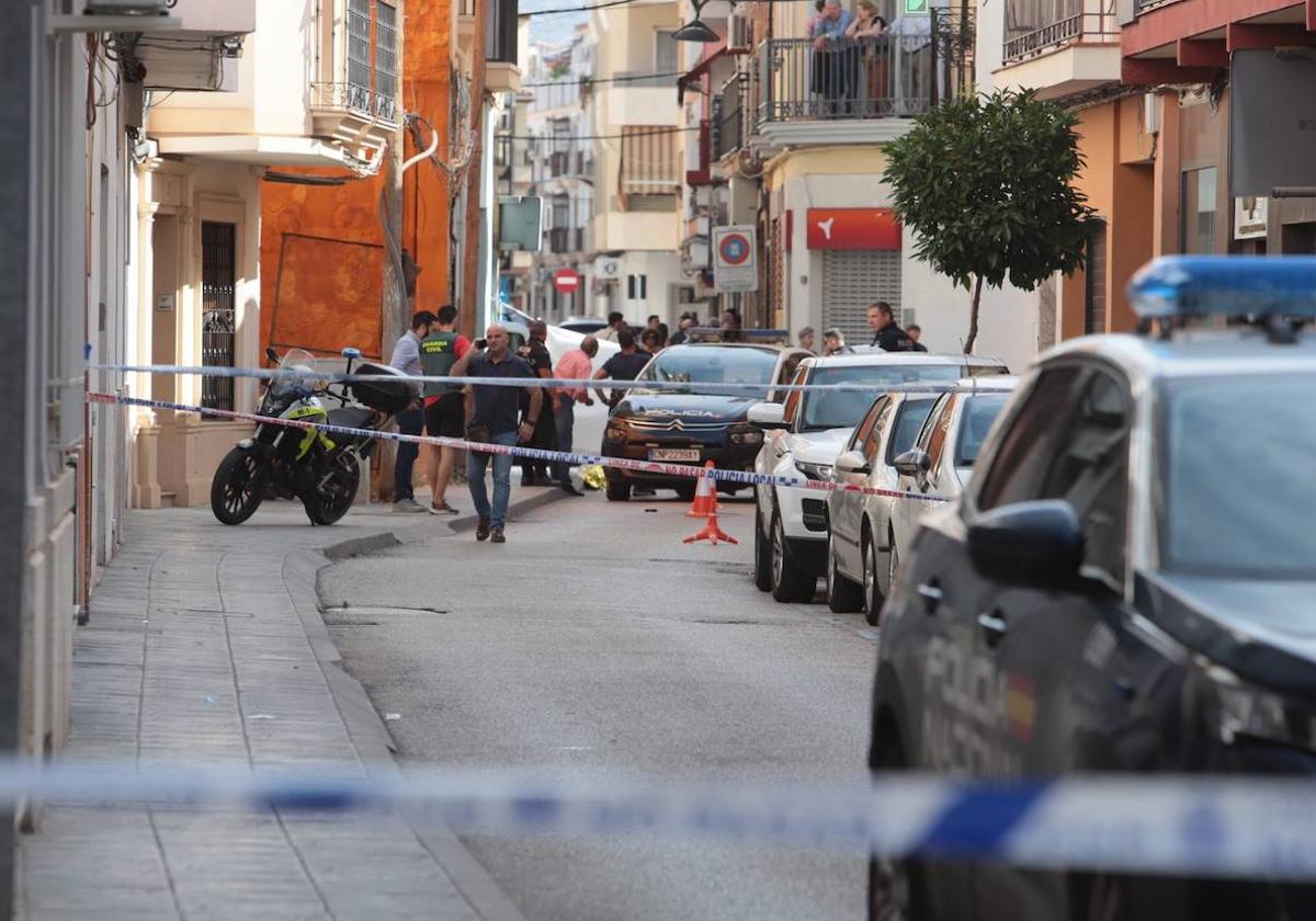 Police cordon off the scene in Calle Las Monjas street in Andújar on Sunday morning.