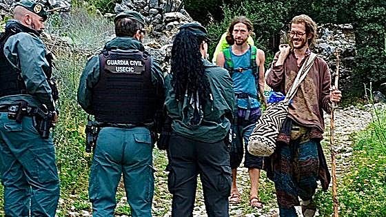 Guardia Civil evict campers from Rainbow Family gathering in Benaocaz, Cadiz