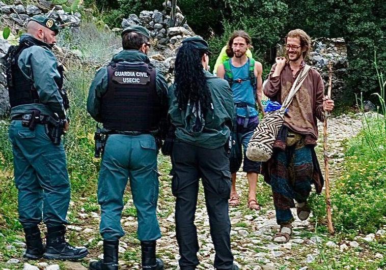 Guardia Civil evict campers from Rainbow Family gathering in Benaocaz, Cadiz
