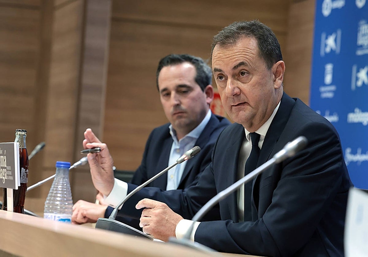 Judicial administrator José María Muñoz, foreground, and general director Kike Pérez will oversee the restructuring of the club.