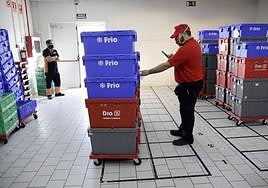 Distribution of goods to a Dia supermarket in Malaga.