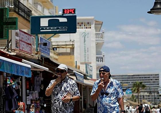 Tourists in need of some relief from the heat on La Carihuela beach in Torremolinos.