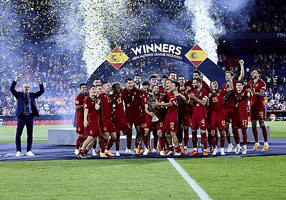 The Spain players celebrate with the Nations League trophy.