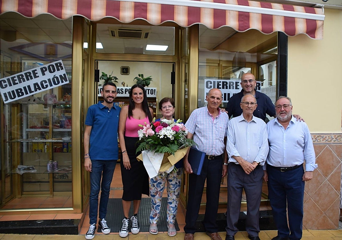 Paco and María (C) outside the shop in Alhaurín de la Torre.
