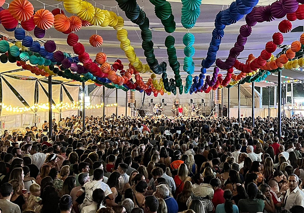 Free concerts will take place in the municipal caseta.