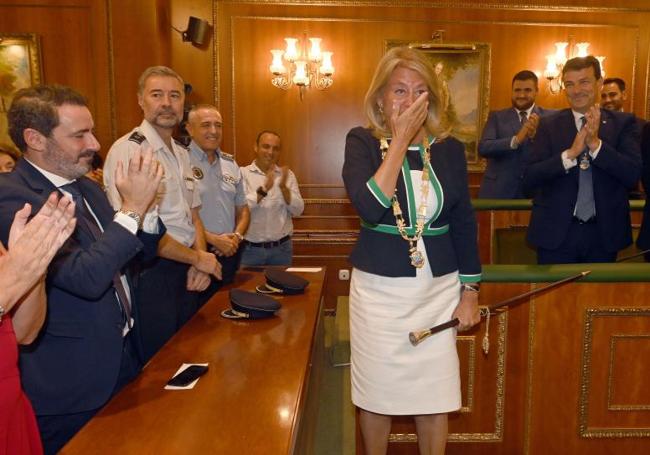 An emotional Marbella mayor, Ángeles Muñoz, after being sworn in.