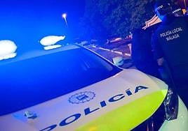 Policeman injured after mother and daughter find a burglar inside their home in Malaga