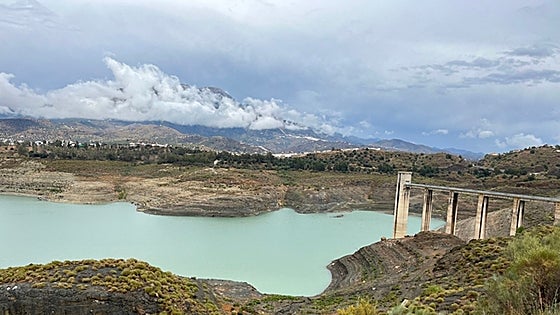 Vélez-Málaga and several other towns and villages in the Axarquía cut off the water at night to guarantee the supply