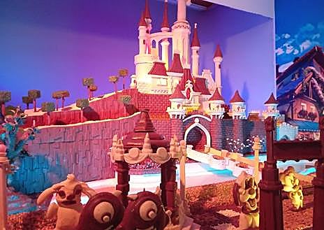 Imagen secundaria 1 - Paris in chocolate form in Torre del Mar