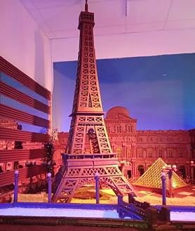 Imagen secundaria 2 - Paris in chocolate form in Torre del Mar