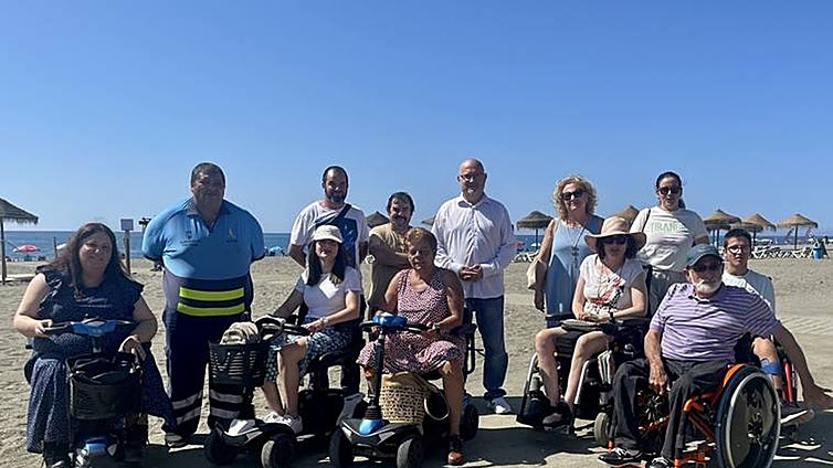 Axarquía town extends adapted bathing service on its beaches