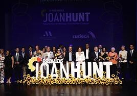 Award-winners, authorities and representatives of Cudeca.