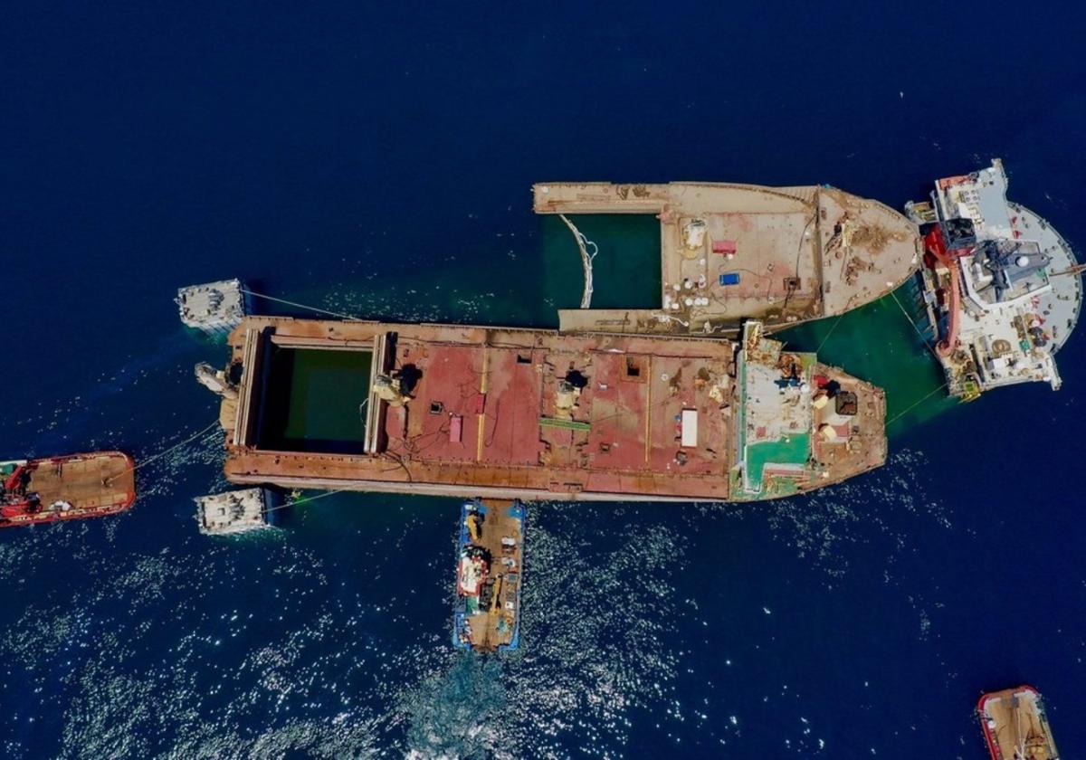 Both sections of the OS 35 bulk tanker have now been raised from the sea bed