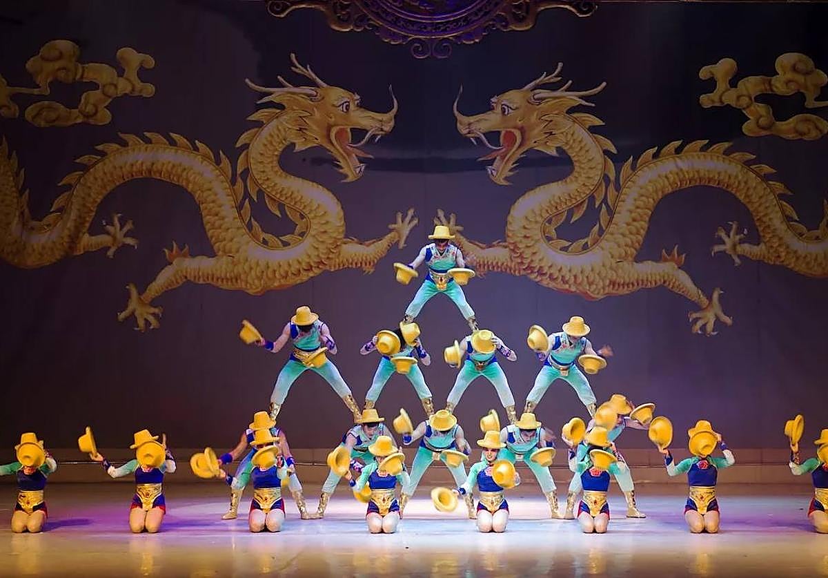 The fantasy show will be performed by more than 30 acrobats.
