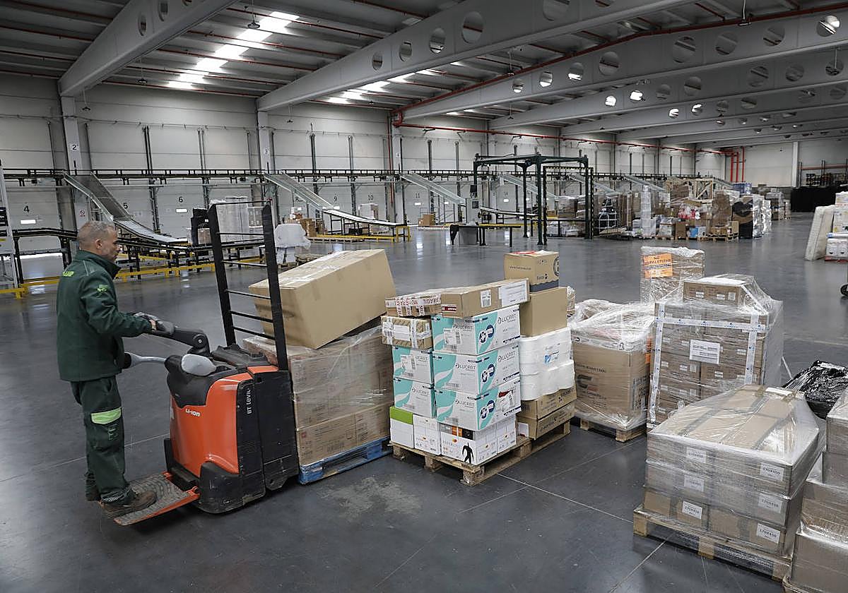 An employee working in a logistics company.