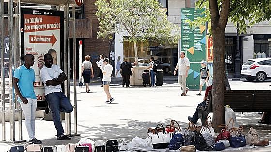 Tackling the problem of illegal street vendors in Benalmádena