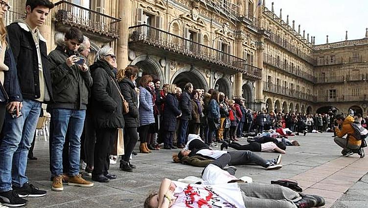 Eighty media outlets support Spanish journalist who revealed secrets of murder case