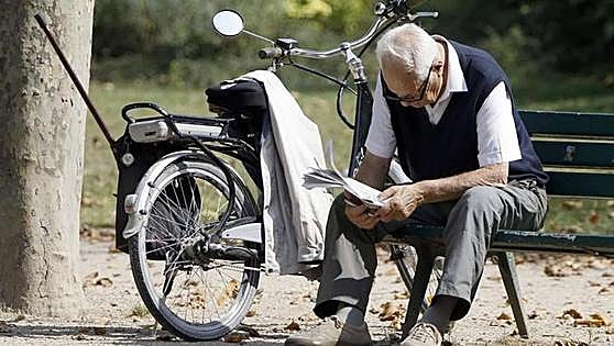 Business think tank in Spain wants new government to extend retirement age to 72
